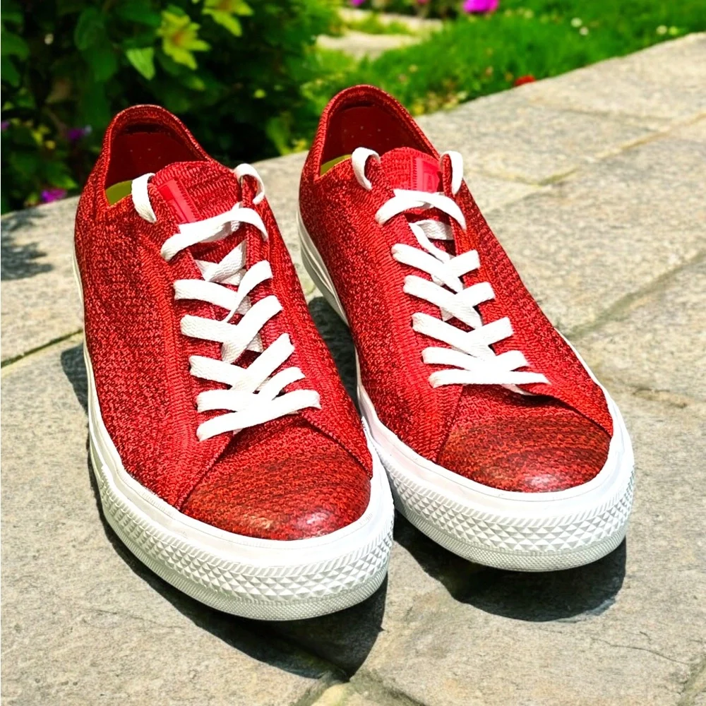 Converse Casino Royale OX Low Flyknit Red Shoes Sneakers Size 11 Men, 13 Women.